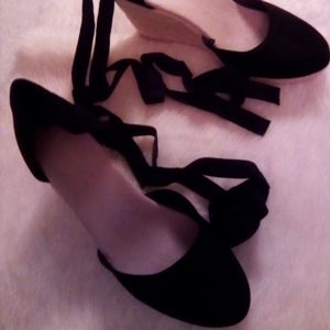 OLD NAVY BLACK WEDGE ESPADRILLES SANDALS STRAP ON. SIZE 9.